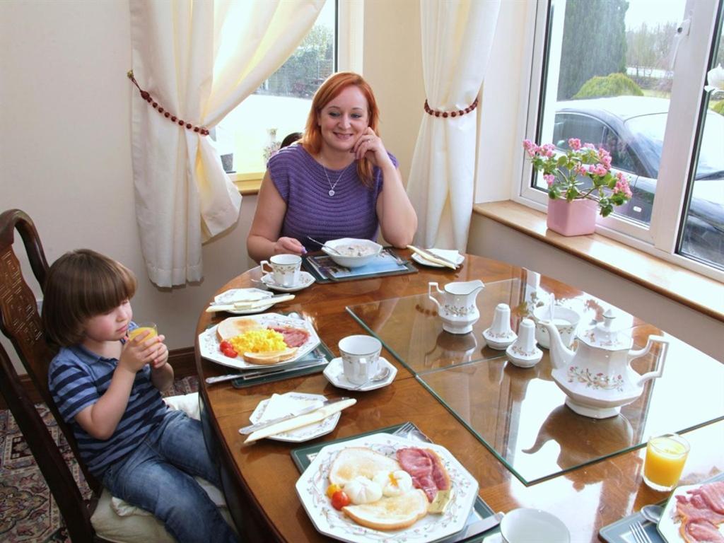 เลานาร์ด เฮาส์ Bed & Breakfast คิลเคนนี ภายนอก รูปภาพ